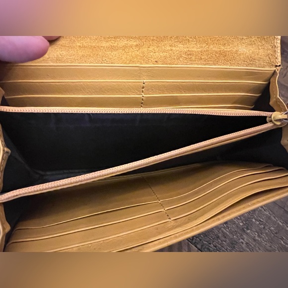 Gucci Yellow Microguccissima Wallet🩷 - Picture 7 of 8